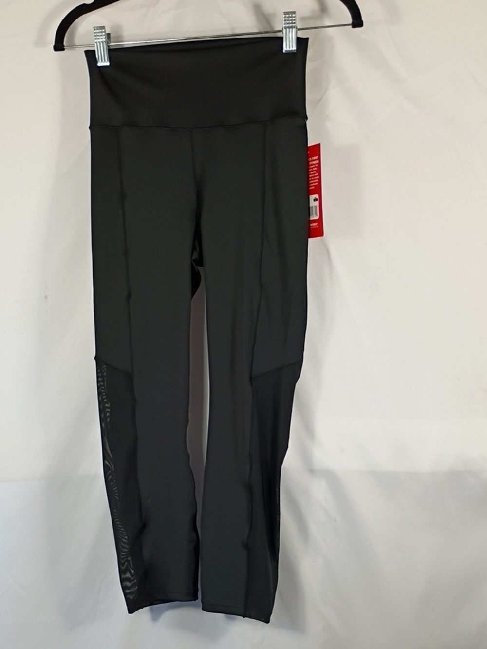NWT Bally Fitness Black Brooke 22" Inseam Capri Women's Size Small High Rise